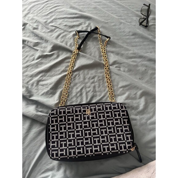 TOMMY HILFIGER PARKER II BLACK & WHITE CONVERTIBLE CHAIN CROSSBODY - Picture 1 of 7